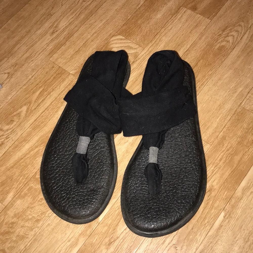 Women’s Sanuks size 7
